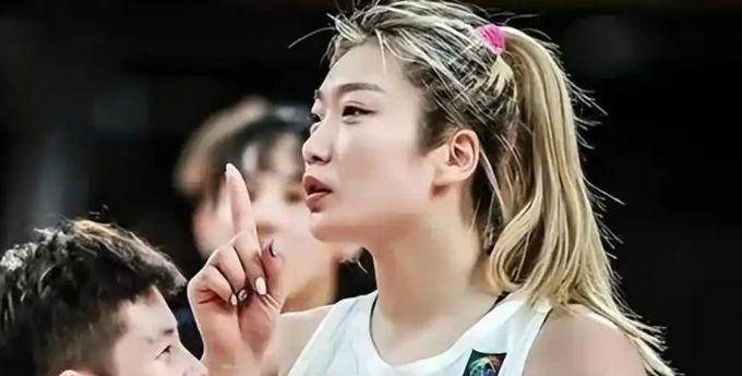 最坏处境或退出国家队球迷期盼王芳出手调整球盟会身陷舆论风波中国女篮核心李梦被点名(图5)