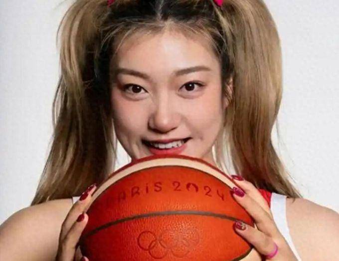 最坏处境或退出国家队球迷期盼王芳出手调整球盟会身陷舆论风波中国女篮核心李梦被点名(图7)