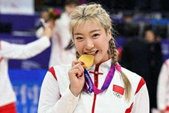 最坏处境或退出国家队球迷期盼王芳出手调整球盟会身陷舆论风波中国女篮核心李梦被点名(图10)