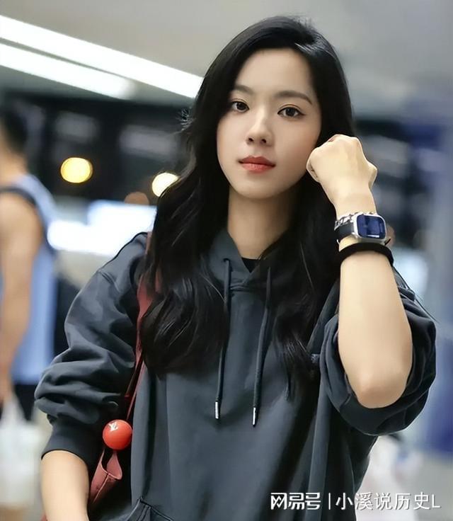 亲爹被爆是老赖1亿欠款还未还继黄杨钿甜后嘉行又塌一个！(图8)