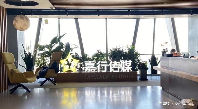 亲爹被爆是老赖1亿欠款还未还继黄杨钿甜后嘉行又塌一个！(图25)