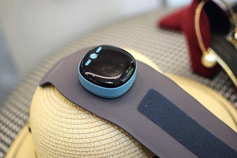 摩护腕轻松应对长时间打字的挑战既是护腕又是按摩仪何浩明电热按(图3)