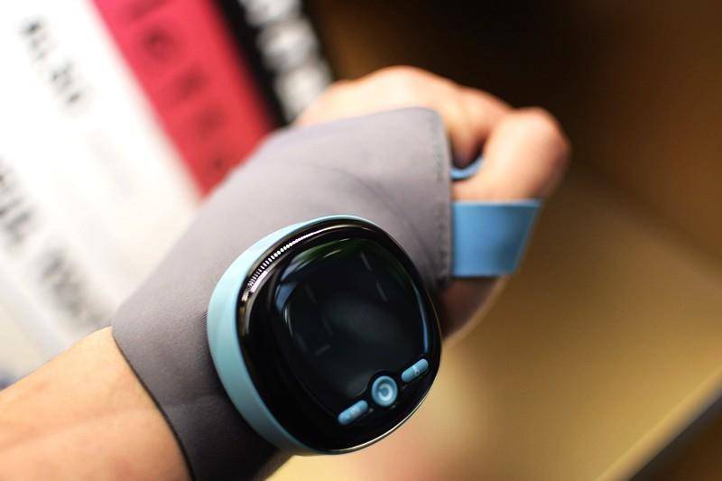 摩护腕轻松应对长时间打字的挑战既是护腕又是按摩仪何浩明电热按(图5)